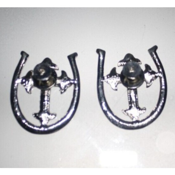 Set Of Two Horseshoe & Cross Rhinestone Screw On Embellishments New - Picture 3 of 3